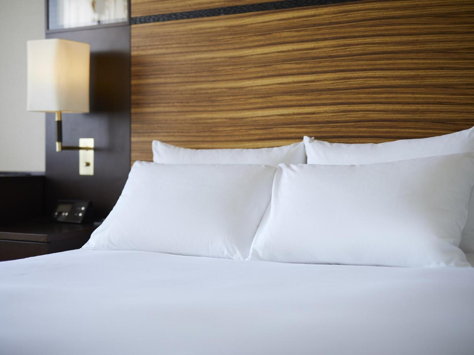 Ana Crowne Plaza Chitose By Ihg Hotel Exterior photo A bed with two pillows